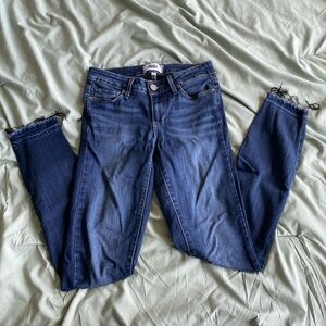PAIGE Women’s Blue Jeans Raw Hem